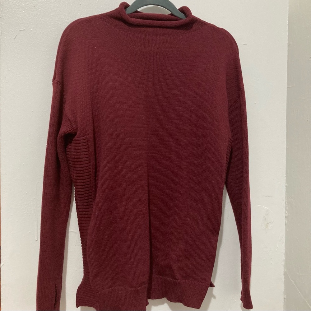 High neck Tahari sweater shirt with thumb holes